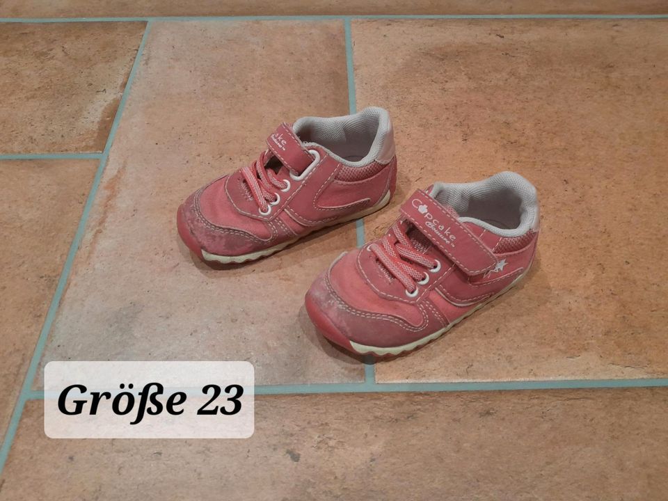 Turnschuhe in der Größe 23 in rosa in Waakirchen