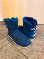 Ugg boots Blau Stiefel marine Schleife Gr. 41 NEU Hessen - Ehringshausen Vorschau