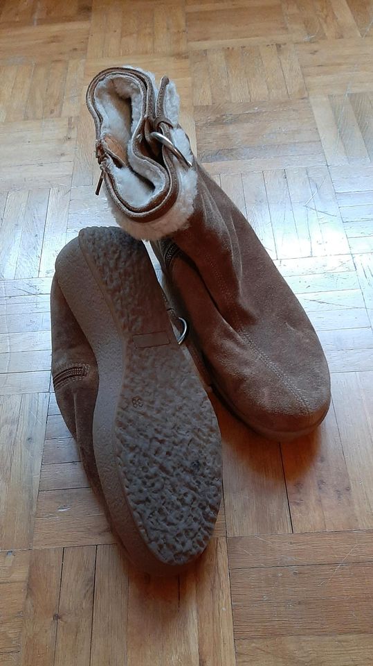 Damenschuhe Stiefel hellbraun in 38 in Berlin