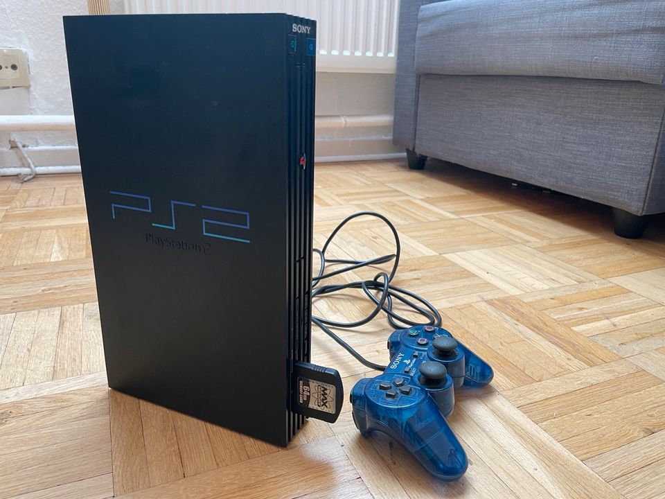 PlayStation 2 Konsole + Memory Card + Controller in Berlin