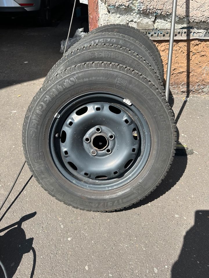 4x Winterreifen 175/70 R14 Semperit mit Stahlfelgen in Frankfurt am Main