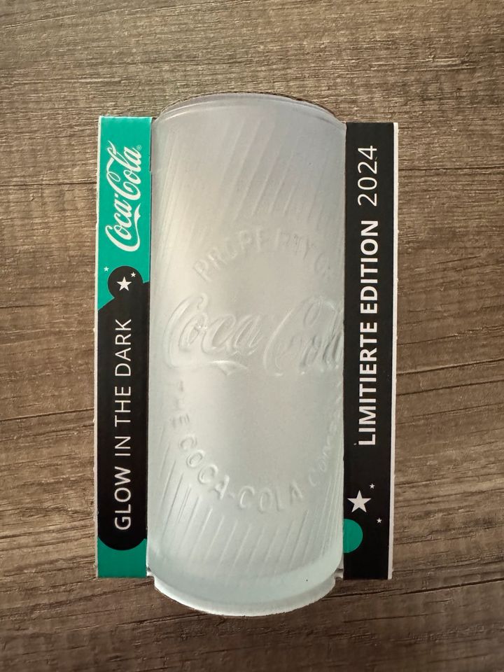 Coca Cola Glas( glow in the dark ) in Aurich