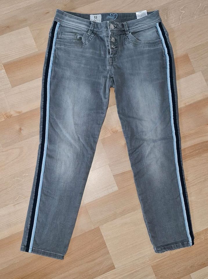 Street One Jeans Gr. 28 + Bluse Gr. 40 in Neutraubling