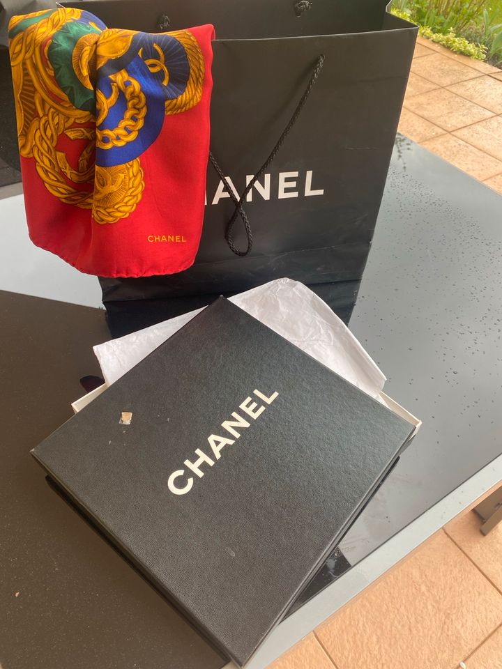 Chanel Tuch Seide Vintage mit Tüte und Schachtel in Bonn