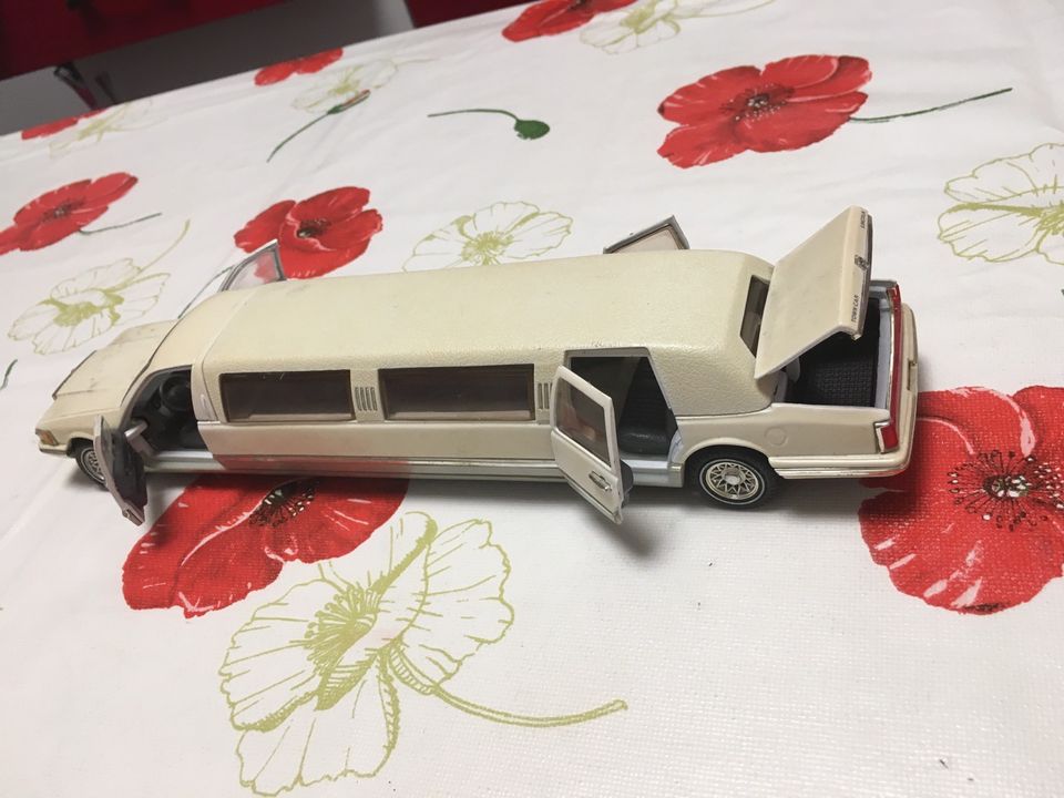 Ford Lincoln Limousine weiß SS 0701 Modellauto 1:24 Stretch limo in Gräfenroda