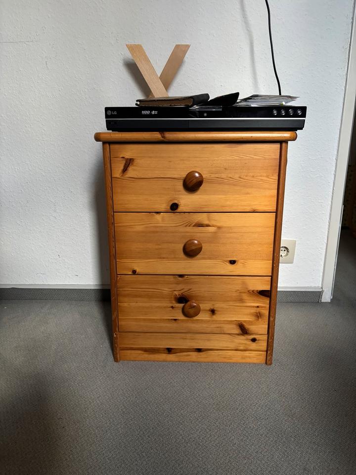 Diverse Kiefermöbel Schrank Kommode Schreibtisch - nur Abholung in Norderstedt