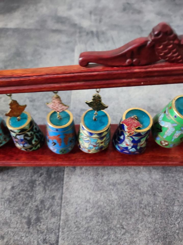 Chinesisches Glockenspiel mit 8 Glocken im Teakholz Ständer in Düsseldorf