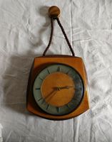 DDR-Wanduhr aus Holz VEB Feinmechanische Werkstätten OVP Sachsen - Halsbrücke Vorschau