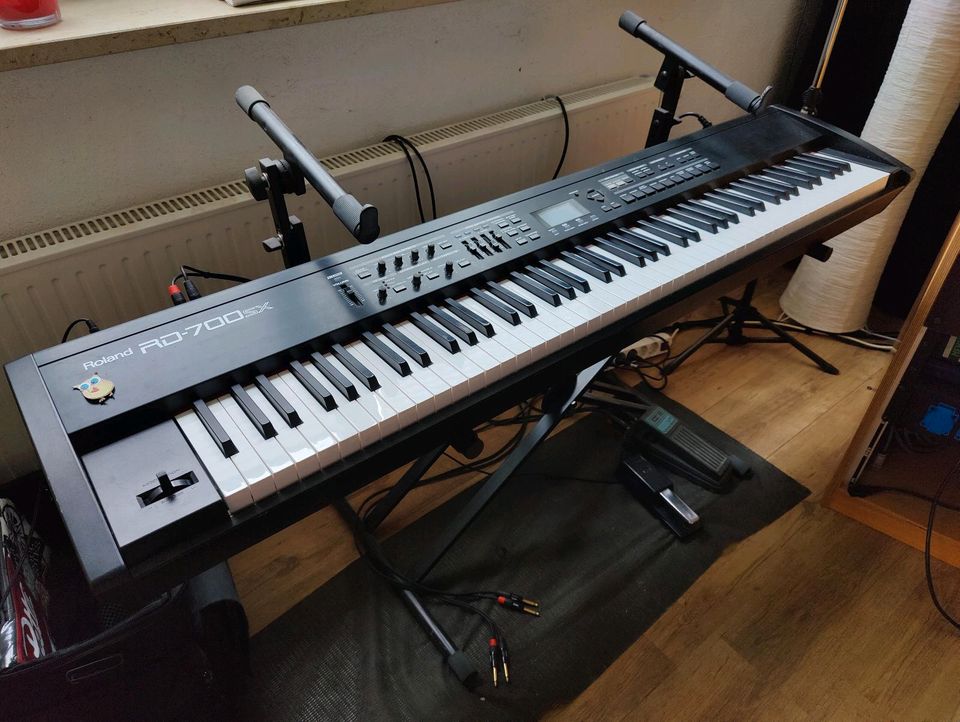 Roland RD700sex Stagepiano in Baisweil