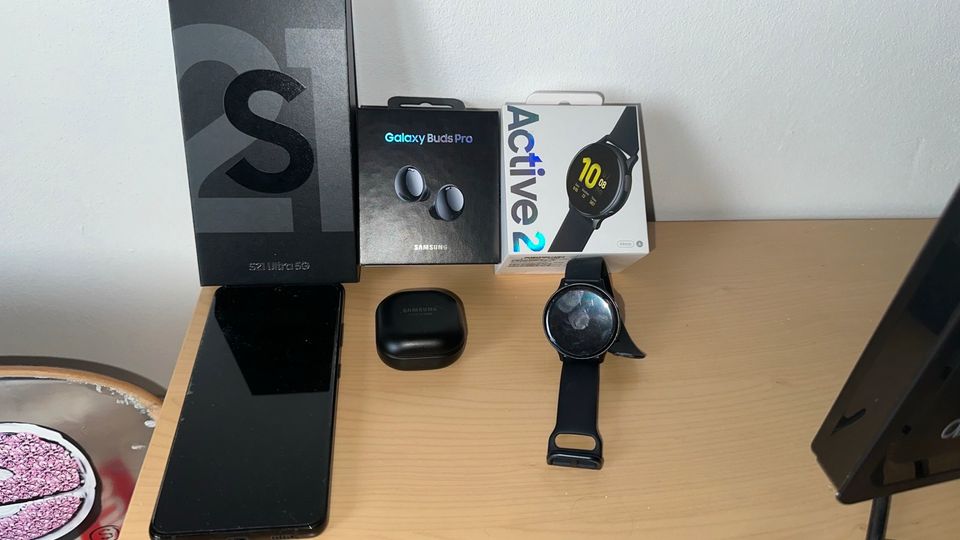 Samsung Galaxy S21 Ultra 5G + Galaxy Buds Pro + Galaxy Watch in Grünstadt