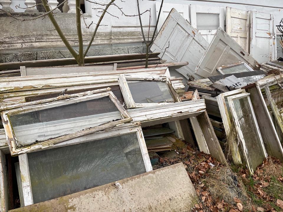 Holz Vollholz Zargen Türen Altholz Holz Holzfenster muss weg in Krumbach Schwaben