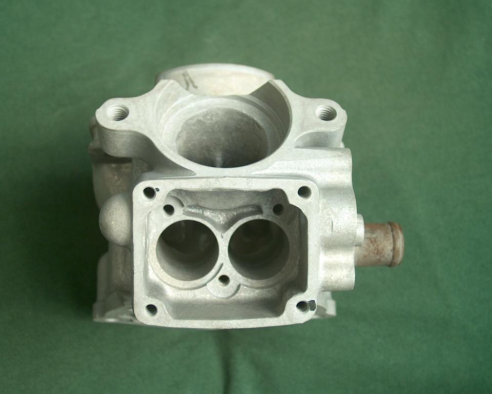 Suzuki RGV 250 VJ21A Zylinder, neu beschichtet 11200-12820/10 in Erlenbach