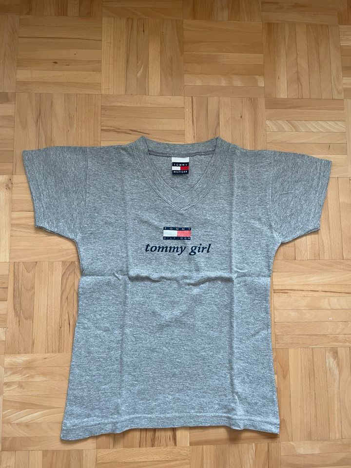 Graues Tommy Hilfiger T-Shirt in Ratingen