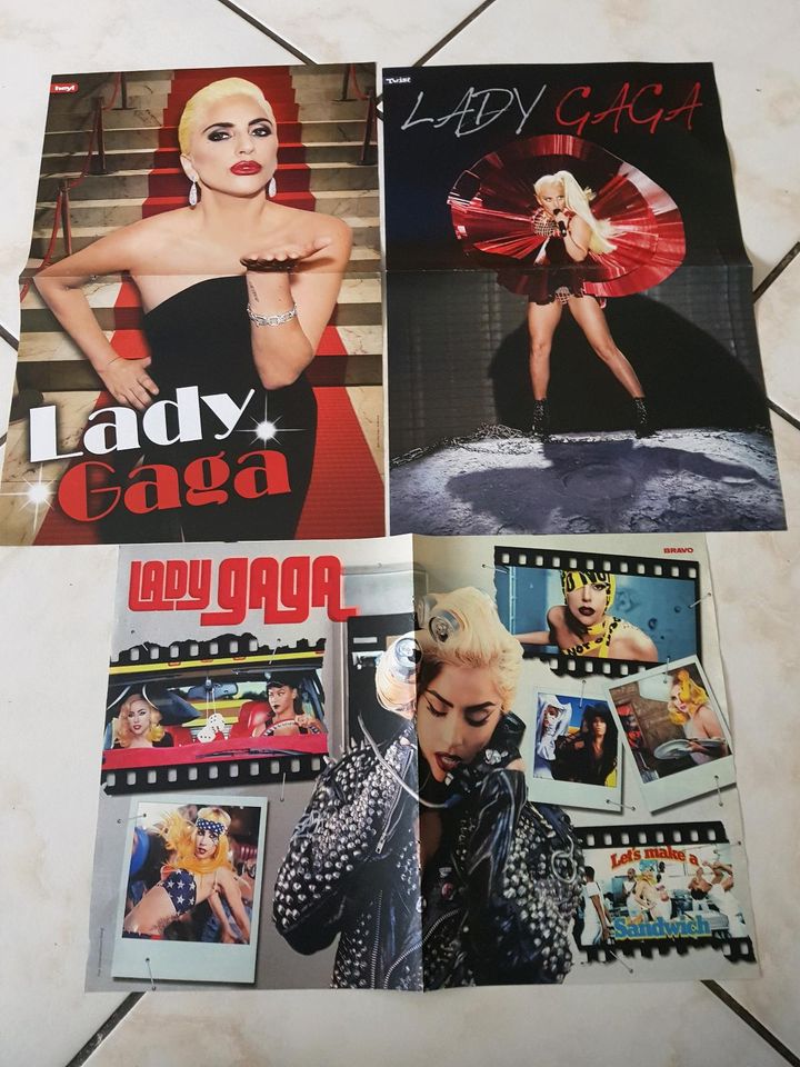 Lady Gaga Poster Sammlung in Bergisch Gladbach