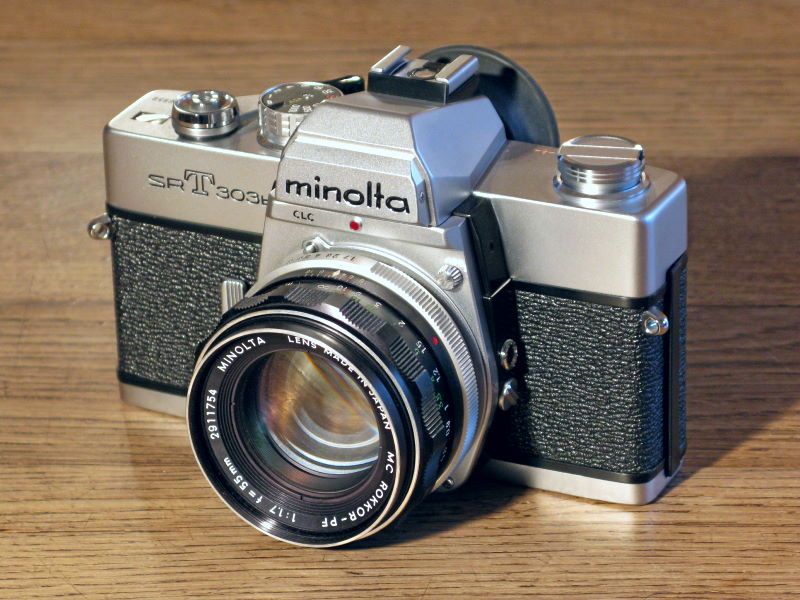 7 Minolta SLR-Kameras + 18 Objektive + Zubehör + Bücher in Fürth