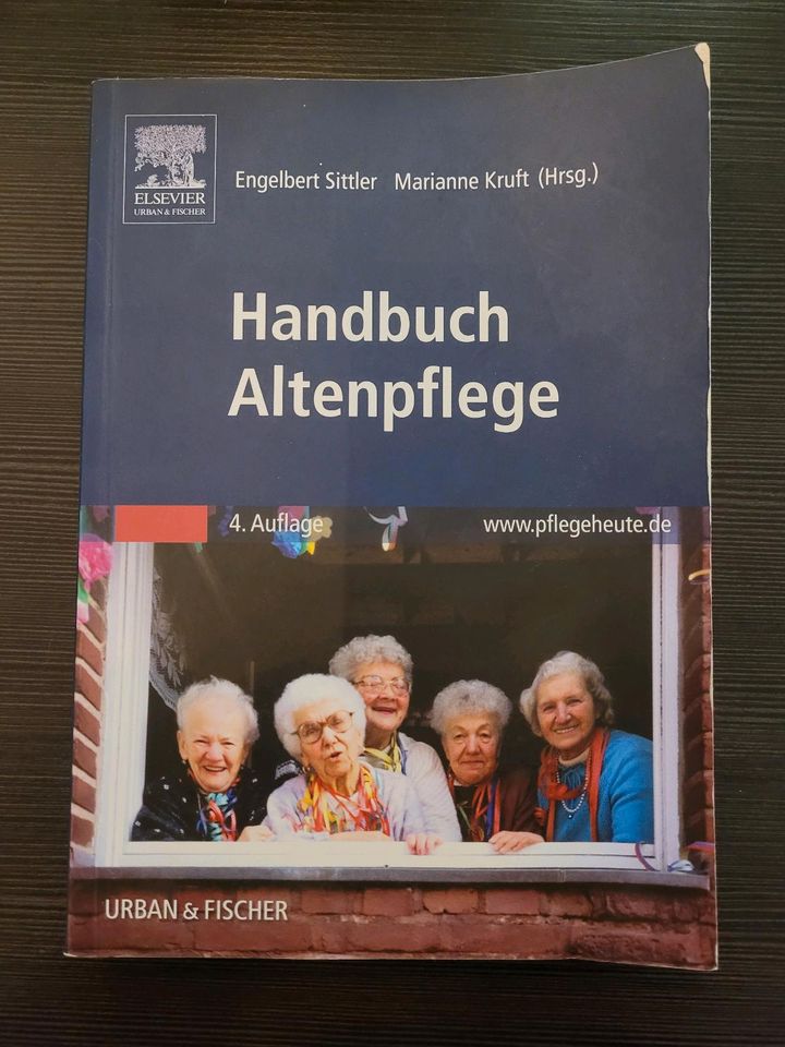 Handbuch Altenpflege in Staßfurt