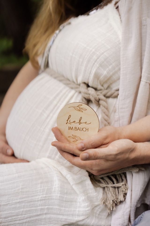 Fotograf Babybauch Babybauchshooting Schwangerschaft in Langerwehe