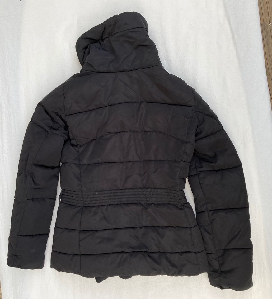 Schwarze Daunenjacke Damen Gr M schön und warm in Haag a.d.Amper