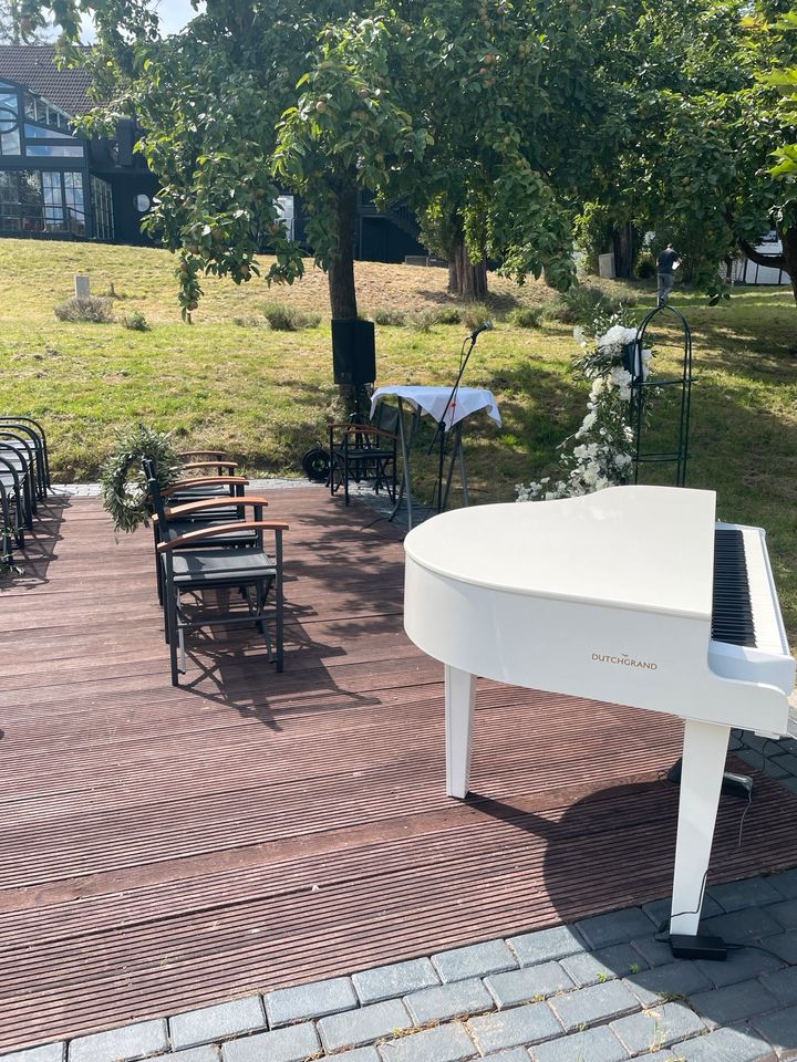 Klavier Piano Licht und Sound Saxophonist DJ Pianist Hochzeit in München