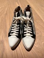 Coole Miu Miu Sneaker Gr. 38 spitz Silber München - Maxvorstadt Vorschau