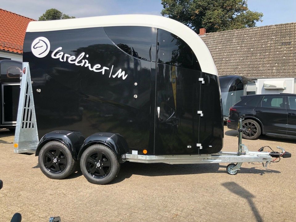 HAUSMESSEPREISE PFERDEANHÄNGER CHEVAL LIBERTE, CARELINER in Bremen