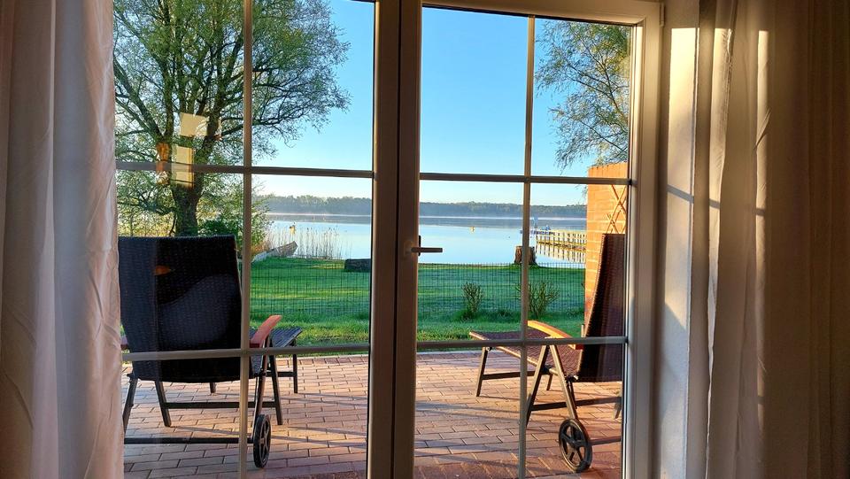 Herbst im Strandhaus am See Ferienhaus nahe Ostsee Wismar Schwerin Boltenhagen Insel Poel mit Boot Kanu in Wismar