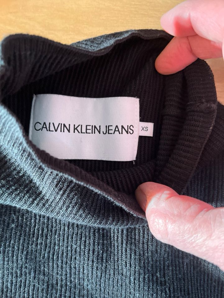 Calvin Klein Pulli kurz Gr. XS in Rees