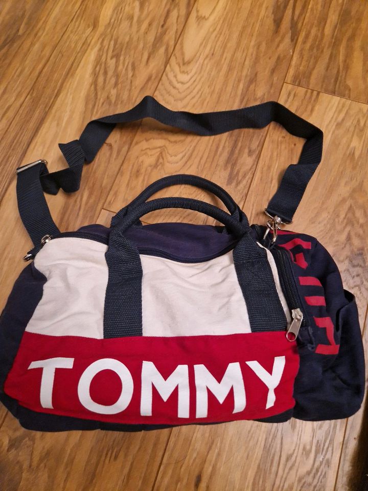 Tommy Hilfiger Handtasche sportlich in Teltow