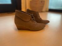 Wildleder Stiefeletten Keilabsatz grau 38 Görtz Niedersachsen - Butjadingen Vorschau