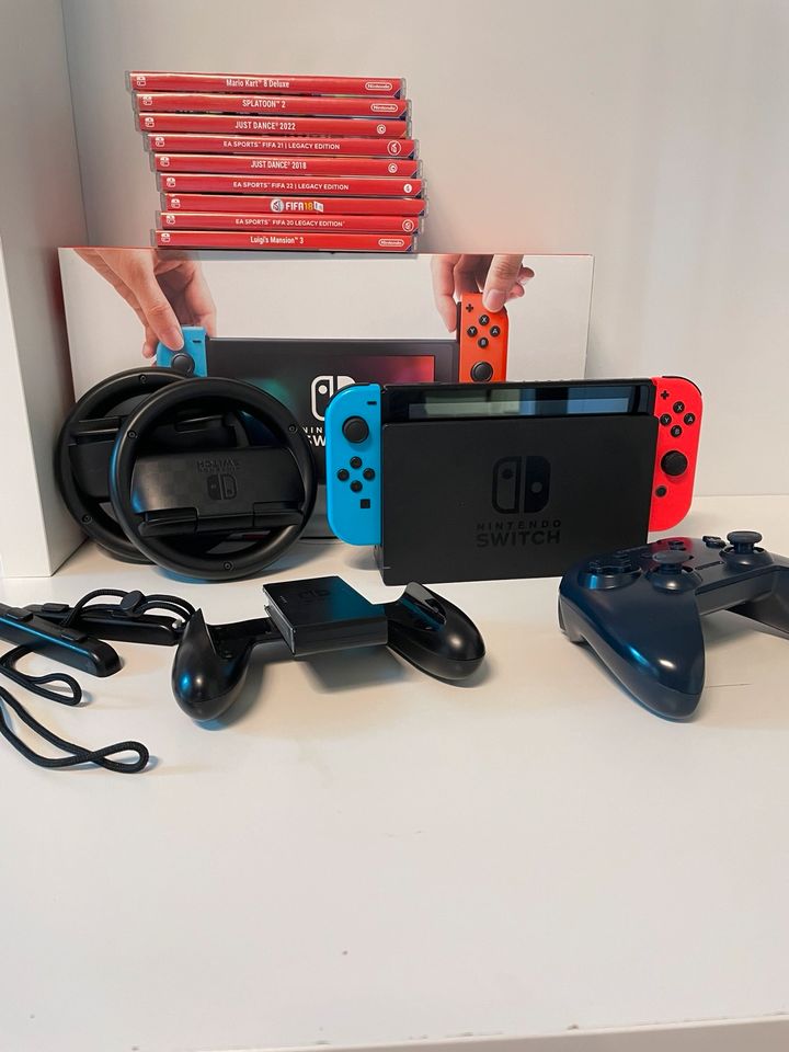Nintendo Switch mit Zubehör/ Controller/ spiele/ Lenkräder in Hamburg