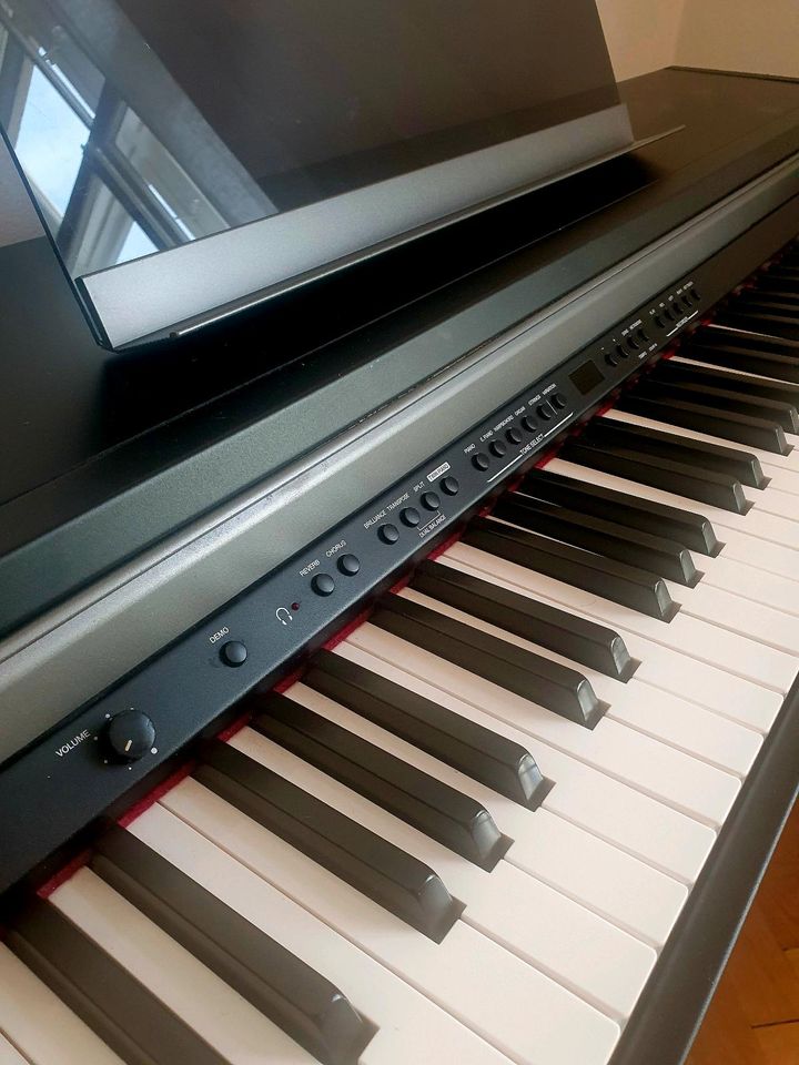 Elektronisches Klavier von Roland in München