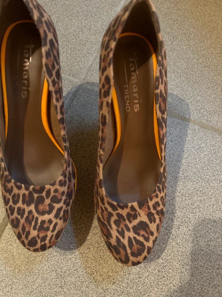 Highheels mit Leoprint in Grafschaft