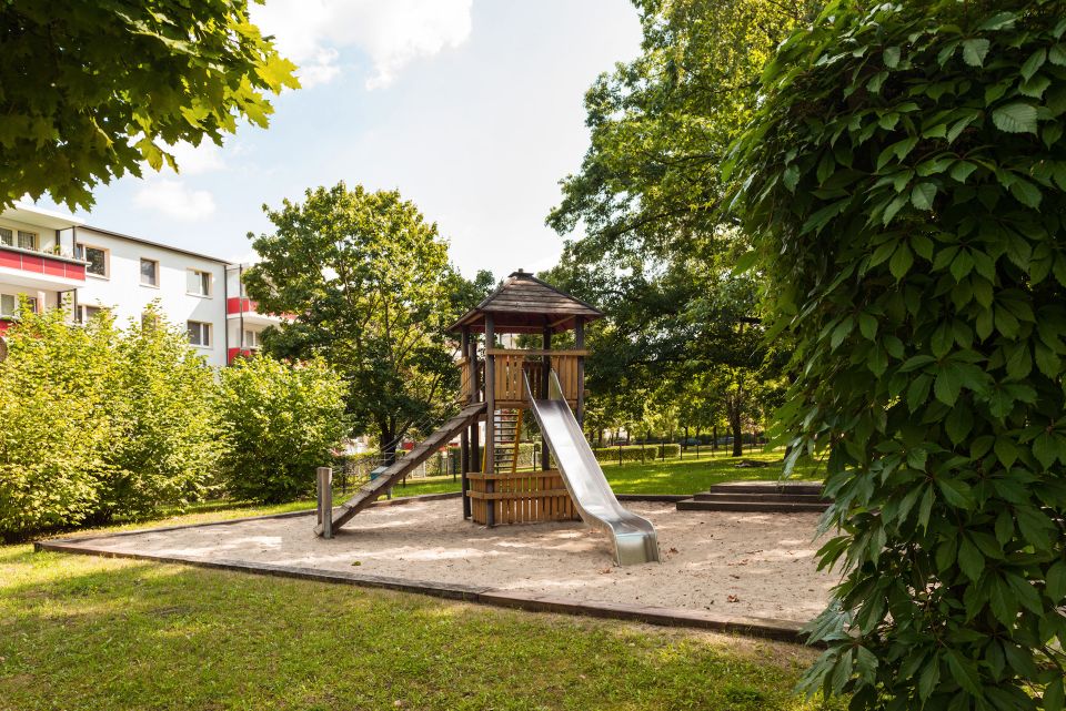 Schöne, große Neubau-DG-Wohnung mit 2 Zimmern & Dachterrasse im grünen Köpenick in Berlin