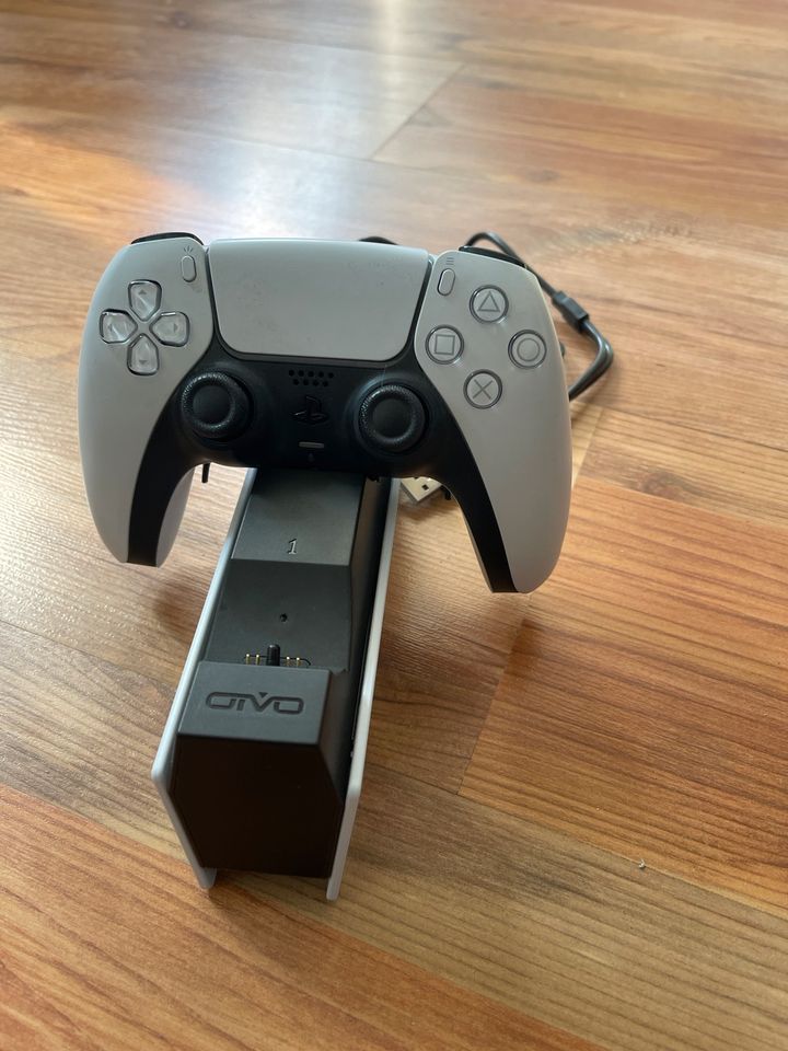 PlayStation 5 Ladestation Controller in Katlenburg-Lindau