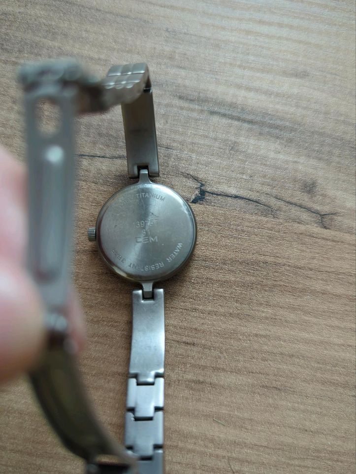 Armbanduhr für Damen, Titan , wasserdicht in Wiedemar