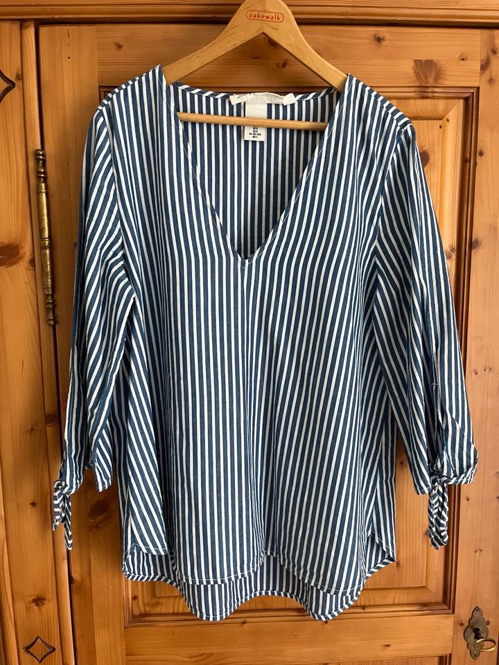 Bluse von H&M , blau-weiß gestreift, Gr. 38, Top Zustand in Schiffdorf