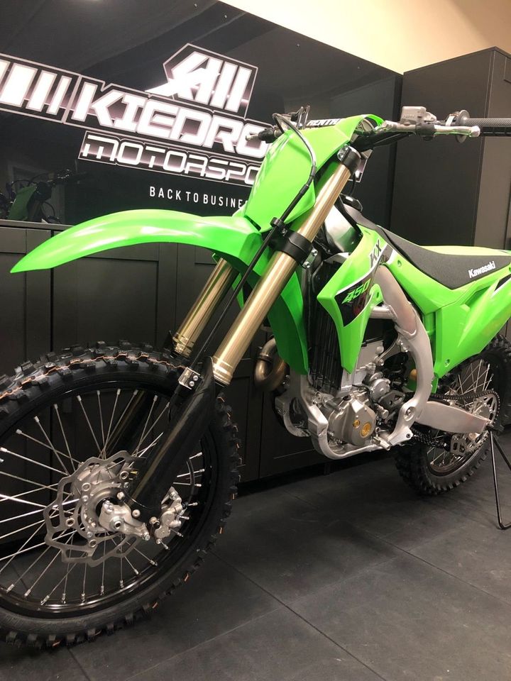 ABVERKAUF! KAWASAKI KX 450 F MODELL 2023 NEU! KXF KX-F am Lager! in Eicklingen