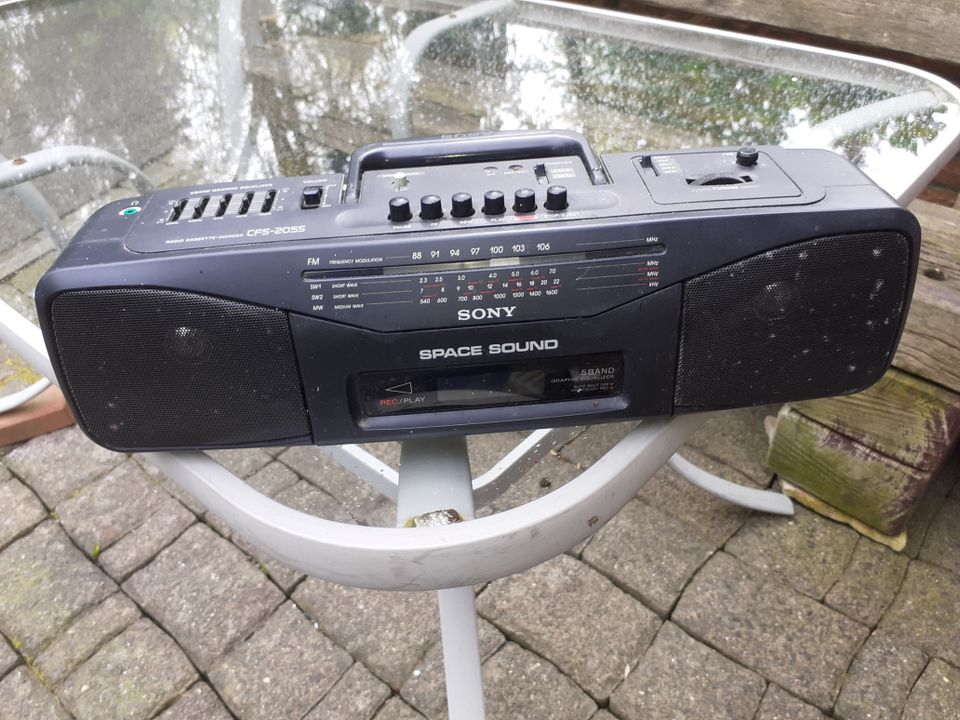 Sony Radio Cassetten Recorder CFS-205S in Essen