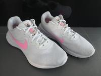 Nike Revolution Laufschuhe/Sneaker Größe 39 Baden-Württemberg - Hambrücken Vorschau