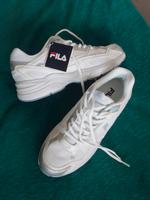Neu mit Etikett Gr 42 FILA Damen Sneaker Sportschuhe helle Sohle Nordrhein-Westfalen - Wesel Vorschau