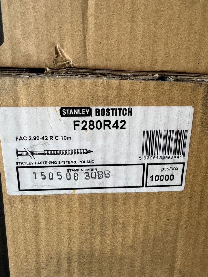 Bostitch Coilnagler 2x mit 224000 Nägeln in Geesthacht