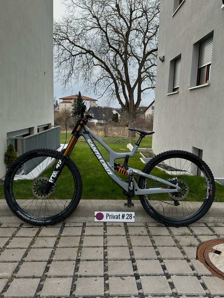 SANTA CRUZ V10 L Grey (Canyon,Commencal,Specialized,Downhill) in Frankfurt am Main