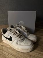 Schuhe Sneaker Nike Air Force 1 in weiß schwarz gr 37,5 für Girls Brandenburg - Golßen Vorschau