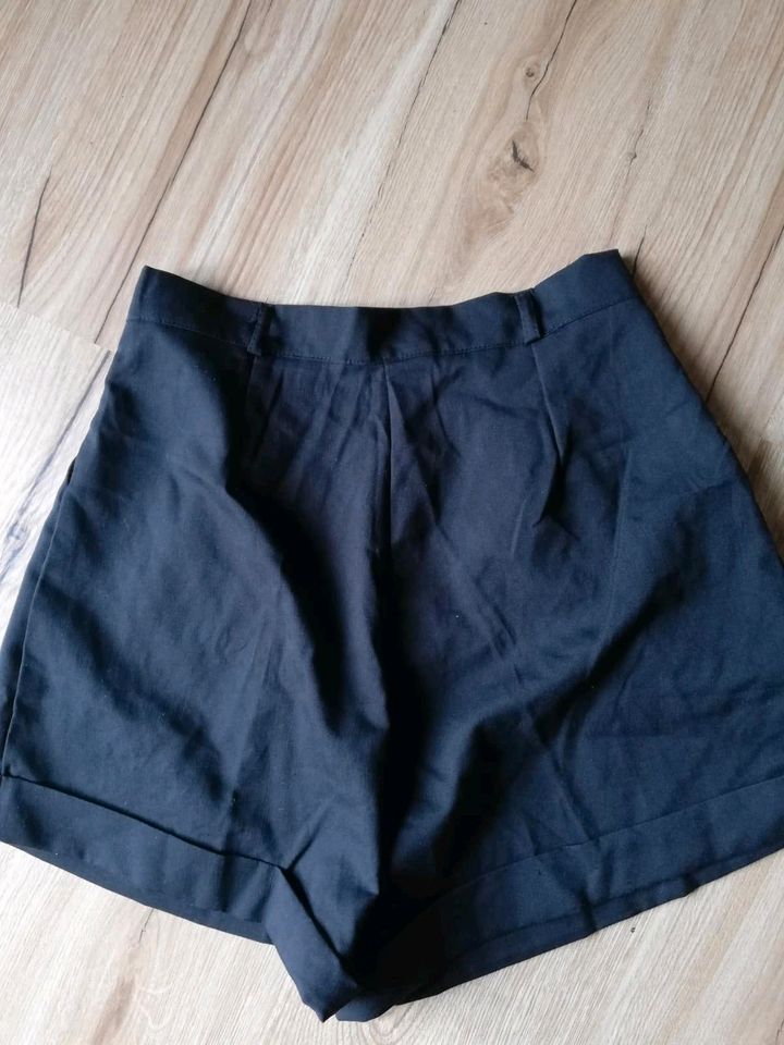 High Waisted Kurze bequeme Shorts Pluderhose sister L in Berlin