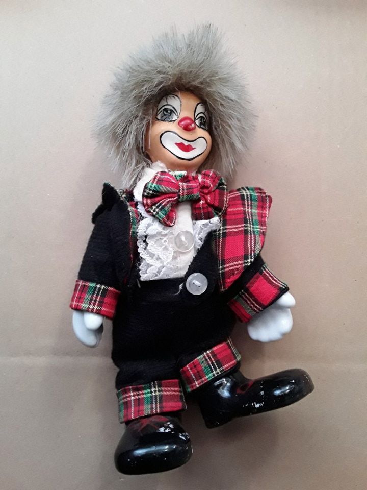 Vintage Clown Puppe mit Porzellanhänden/-füßen Harlekin Figur in Frankfurt am Main