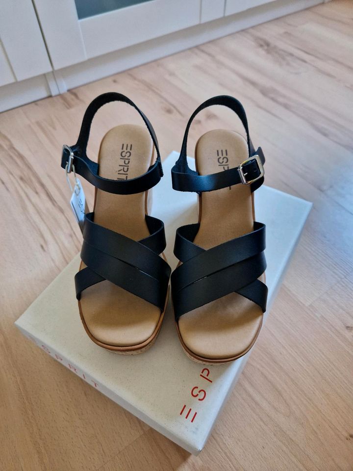 NEU ☆ Sandalen Esprit Leder ☆ NEU in Babenhausen