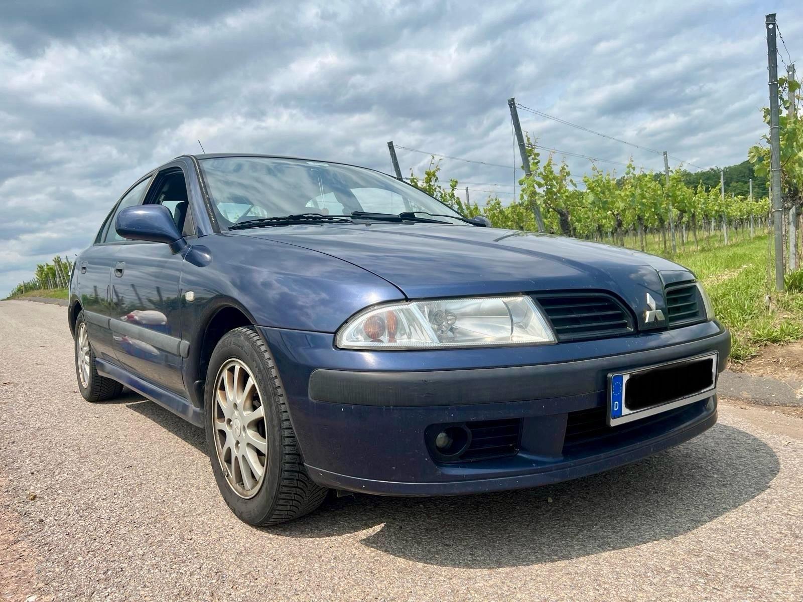 Abbildung des Autos Mitsubishi Carisma mit T…