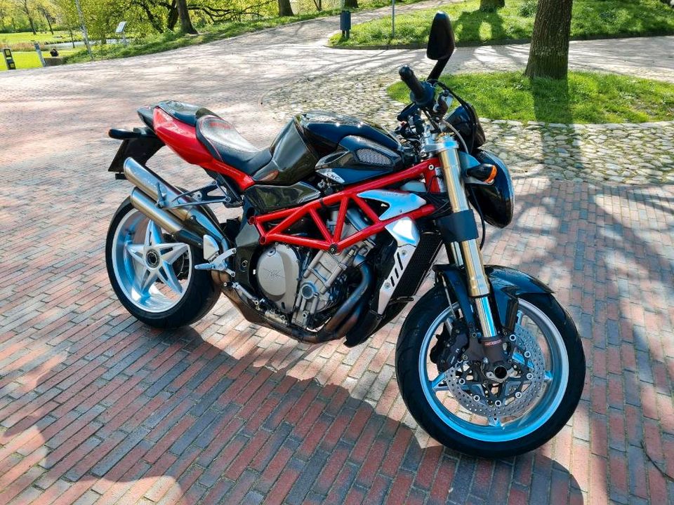 MV AGUSTA BRUTALE 910 S incl. orig. MV Carbon Kit, HU 05/26 in Emden