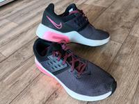 Nike Air Max Bella TR4 / gr. 37,5 / schwarz  / lila / Pink Bayern - Schweinfurt Vorschau