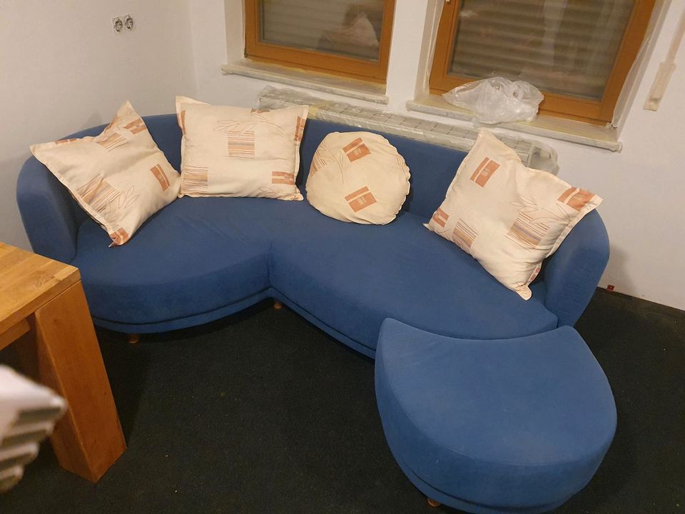 Couch Jugendcouch blau rund Fußteil in Obergriesbach